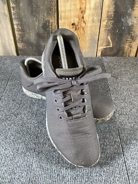 NoBull gym shoes men's size 7.5 / women's size 9